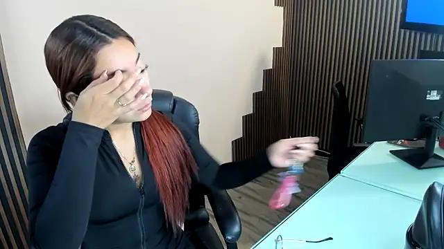 desk desire online show from 12/17/25, 11:16