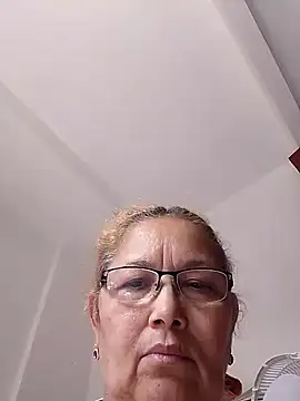 Snapshot of Cessi50 chatting on 11/11/25, 07:25 Cessi50 online show from 11/11/25, 07:25