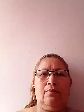 Snapshot of Cessi50 chatting on 11/14/25, 03:11 Cessi50 online show from 11/14/25, 03:11