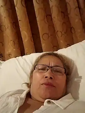 Snapshot of Cessi50 chatting on 11/15/25, 03:15 Cessi50 online show from 11/15/25, 03:15