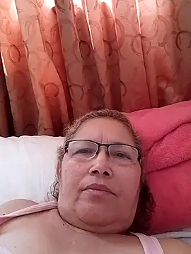 Snapshot of Cessi50 chatting on 11/18/25, 04:22 Cessi50 online show from 11/18/25, 04:22