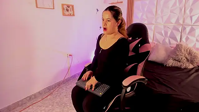 Dulce Ferrer18 online show from 03/30/26, 03:35