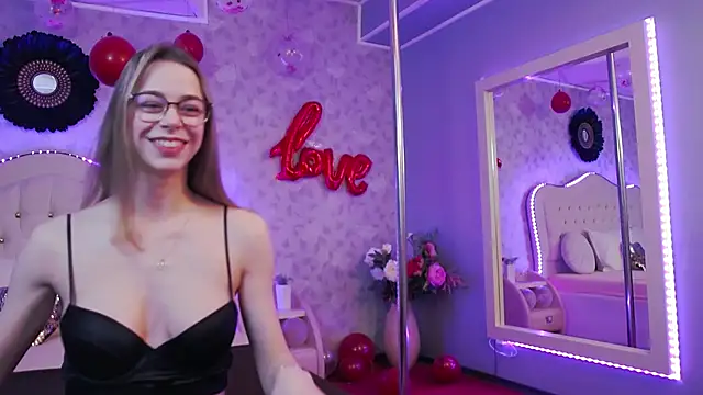 GracieCute online show from 02/18/25, 04:15