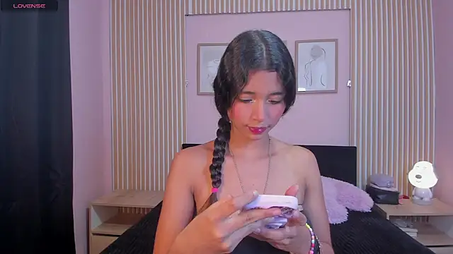 Snapshot of AshleyCooper2 chatting on 11/10/25, 04:17 AshleyCooper2 online show from 11/10/25, 04:17