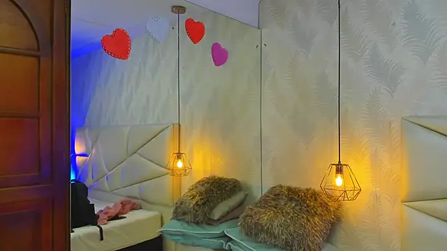 Snapshot of laurettedela_rouse chatting on 11/30/25, 10:19 laurettedela rouse online show from 11/30/25, 10:19