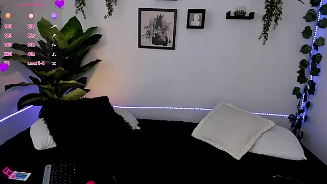 Evelyn R  online show from 12/19/25, 03:30