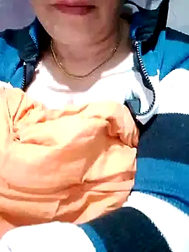 Snapshot of small-house123 chatting on 12/02/25, 01:17 small-house123 online show from 12/02/25, 01:17