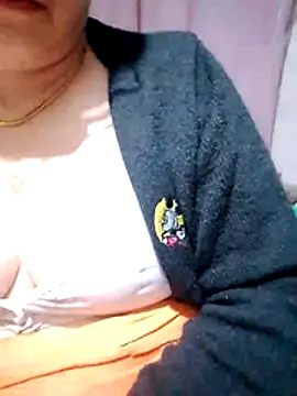 Snapshot of small-house123 chatting on 12/19/25, 08:16 small-house123 online show from 12/19/25, 08:16