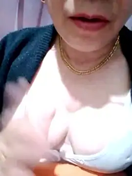 Snapshot of small-house123 chatting on 12/20/25, 10:50 small-house123 online show from 12/20/25, 10:50