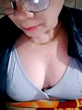 Snapshot of small-house123 chatting on 02/03/26, 12:53 small-house123 online show from 02/03/26, 12:53