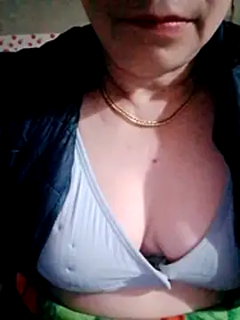 Snapshot of small-house123 chatting on 02/03/26, 10:04 small-house123 online show from 02/03/26, 10:04