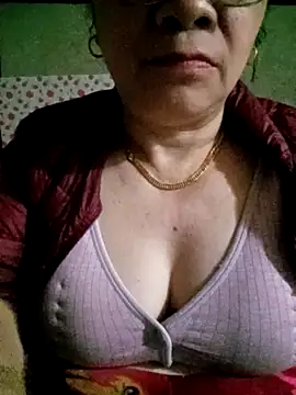 Snapshot of small-house123 chatting on 02/13/26, 02:24 small-house123 online show from 02/13/26, 02:24