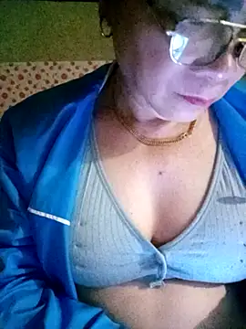 Snapshot of small-house123 chatting on 02/15/26, 11:01 small-house123 online show from 02/15/26, 11:01