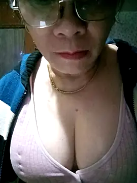 Snapshot of small-house123 chatting on 02/18/26, 10:17 small-house123 online show from 02/18/26, 10:17