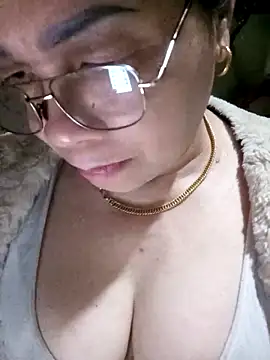 Snapshot of small-house123 chatting on 02/25/26, 12:04 small-house123 online show from 02/25/26, 12:04