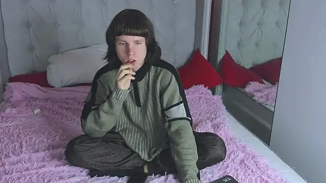 CutieKai  online show from 11/04/25, 10:42