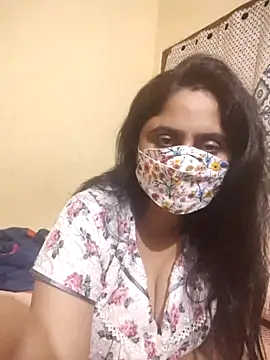 Snapshot of mouni499 chatting on 12/16/25, 05:18 mouni499 online show from 12/16/25, 05:18