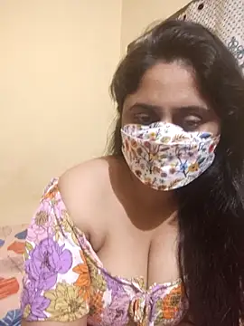 Snapshot of mouni499 chatting on 12/19/25, 03:19 mouni499 online show from 12/19/25, 03:19