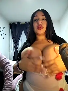 Snapshot of AngelsCouple- chatting on 11/30/25, 07:12 AngelsCouple- online show from 11/30/25, 07:12