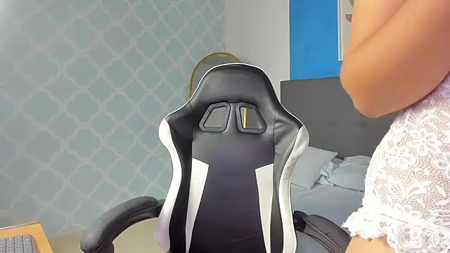 shanel smithh online show from 11/08/25, 12:05