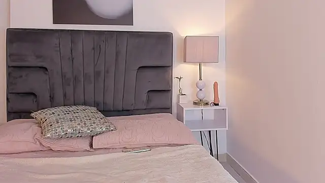 maddy  moon online show from 11/27/25, 04:25