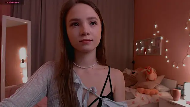 Adria Arjona online show from 01/07/26, 07:33