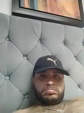 Snapshot of KARNEs24666 chatting on 11/03/25, 01:40 KARNEs24666 online show from 11/03/25, 01:40