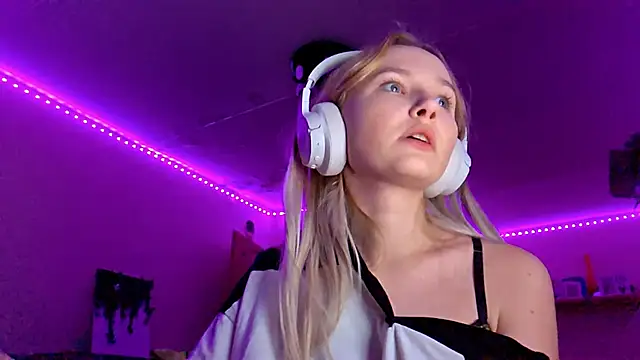 KarinRobertson online show from 11/13/25, 06:18