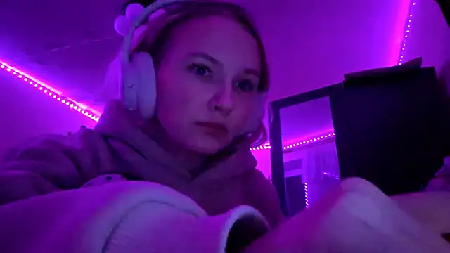 KarinRobertson online show from 12/04/25, 06:27