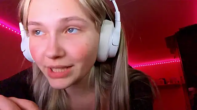 KarinRobertson online show from 12/17/25, 04:24