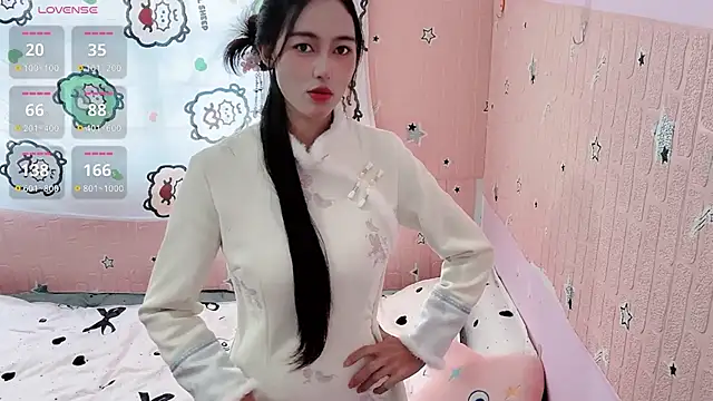 U-Ukitten online show from 11/16/25, 04:51