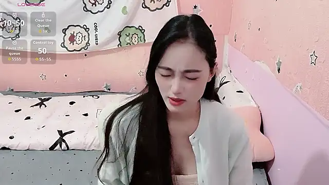 U-Ukitten online show from 11/23/25, 11:43