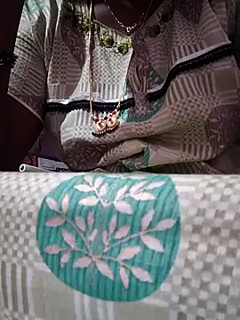 Snapshot of hyd_couple7878 chatting on 11/16/25, 06:41 hyd couple7878 online show from 11/16/25, 06:41