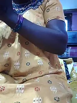 Snapshot of hyd_couple7878 chatting on 11/19/25, 03:28 hyd couple7878 online show from 11/19/25, 03:28