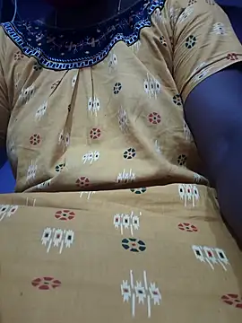 Snapshot of hyd_couple7878 chatting on 11/19/25, 06:19 hyd couple7878 online show from 11/19/25, 06:19