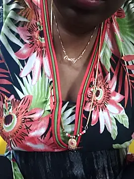 Snapshot of hyd_couple7878 chatting on 11/26/25, 02:34 hyd couple7878 online show from 11/26/25, 02:34