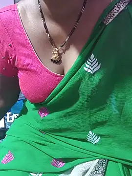Snapshot of hyd_couple7878 chatting on 06/11/26, 06:22 hyd couple7878 online show from 06/11/26, 06:22