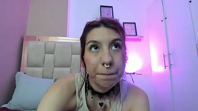 zoe-moreau online show from 12/19/25, 07:10