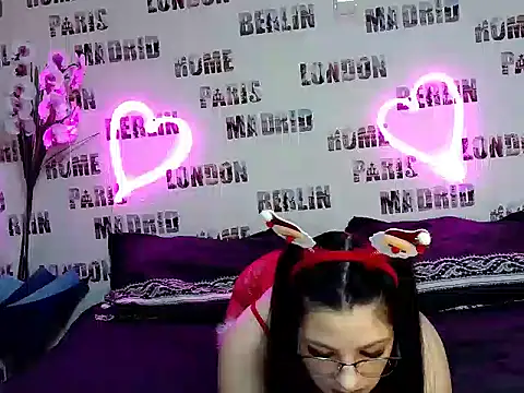 Bya hootgyrl1 online show from 12/18/25, 08:48