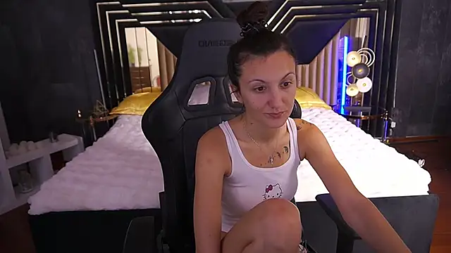 ZafiraMoonn online show from 11/06/25, 07:31