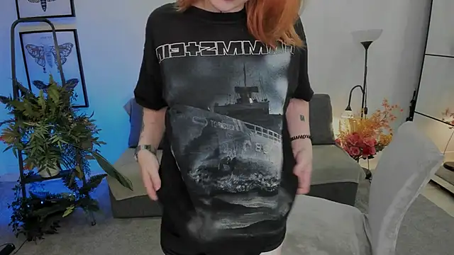 Snapshot of NaomiRosss chatting on 11/13/25, 04:06 NaomiRosss online show from 11/13/25, 04:06