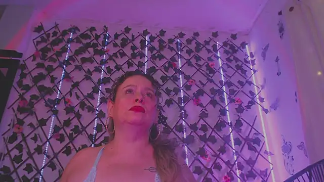 Snapshot of katjohanna chatting on 06/27/26, 10:37 katjohanna online show from 06/27/26, 10:37