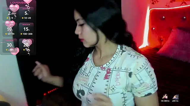 Snapshot of Honey-Love_ chatting on 11/25/25, 01:33 Honey-Love online show from 11/25/25, 01:33