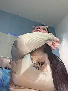 Naomii2 online show from 11/21/25, 04:33