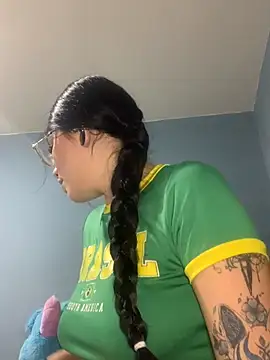 Naomii2 online show from 11/22/25, 01:15