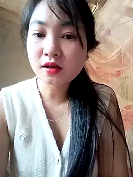 Snapshot of buom-xinh chatting on 11/14/25, 08:35 buom-xinh online show from 11/14/25, 08:35
