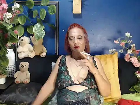 Snapshot of Hot_queen57 chatting on 12/20/25, 04:58 Hot queen57 online show from 12/20/25, 04:58