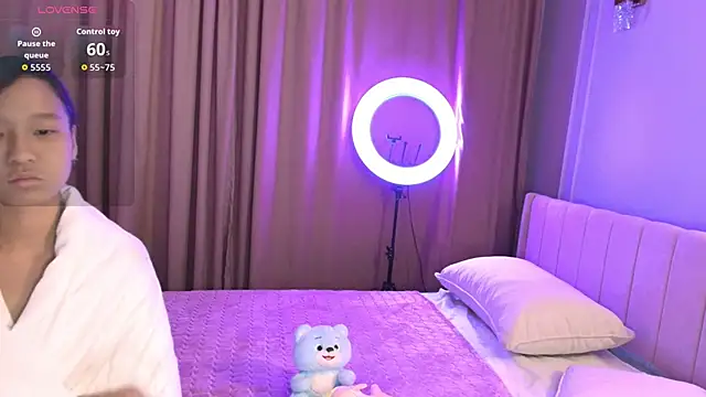 lihnpham online show from 11/17/25, 01:33