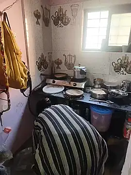 Snapshot of Lailamajnu1996 chatting on 02/13/26, 04:41 Lailamajnu1996 online show from 02/13/26, 04:41