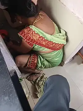 Snapshot of Lailamajnu1996 chatting on 02/15/26, 11:52 Lailamajnu1996 online show from 02/15/26, 11:52